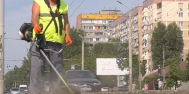 У Дніпрі триває прибирання вулиць та прибудинкових територій
