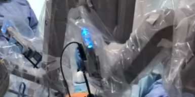 В Днепре хирурги начали делать операции при помощи роботов: видео