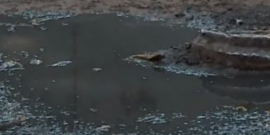 В Днепре улицы жилмассива затопили отходы из канализации: видео