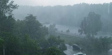 Стихия: Днепр накрыл ливень с градом (фото, видео)