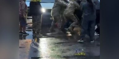 Силова мобілізація в Одесі: поранено працівника ТЦК та перехожого