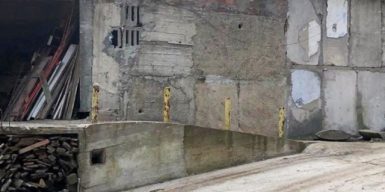 Скандальна забудова: колишній начальник ДФС на Буковині збудував маєток на землях громади та у заказнику