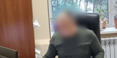 Троє спільників, серед яких нотаріус, за підробленими документами привласнили квартиру та земельні ділянки на Київщині