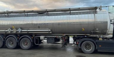 Спирту на 97 млн грн під виглядом присадки до пального ввезли в Україну: повідомлено про підозру трьом особам
