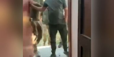 У Смілі люди у військовій формі зламали двері та намагалися проникнути у приватний будинок: Черкаській ТЦК проводить службову перевірку