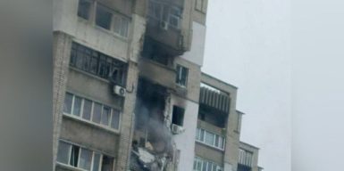 У Дніпрі ворог влучив безпілотником у багатоповерхівку