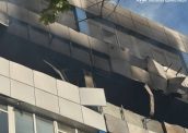 Ворожий удар БпЛА по середмістю Дніпра: будинки та школи вціліли, комунальники ліквідовують наслідки атаки