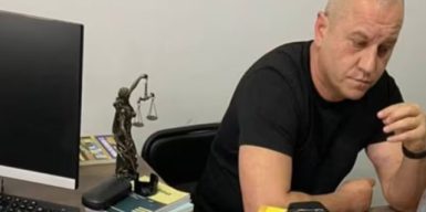 На Закарпатті затримали керівника відділу кадрів обласної лікарні, який за $17 тис. обіцяв “інвалідність” доньці військового