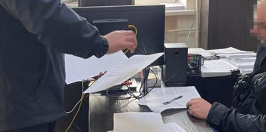 Суд виніс вирок поліцейському, який під час патрулювання побив адвоката та заламав йому ребро