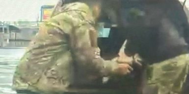 Працівники ДБР затримали інструктора військової частини під час спроби продажу зброї та боєприпасів