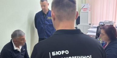 Водій-іноземець намагався нелегально вивезти з України 260 тисяч доларів у моторному відсіку рейсового автобуса