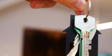 У Києві та Івано-Франківську група аферистів переписувала на себе квартири померлих і тих, хто виїхав за кордон