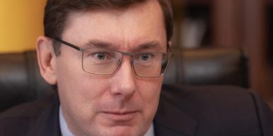 Зеленский внес предложение об увольнении Луценко