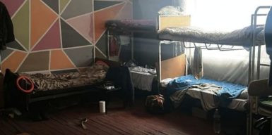 В’язниця замість лікування: на Дніпропетровщині викрили мережу псевдореабілітаційних центрів, де силоміць утримували 300 людей