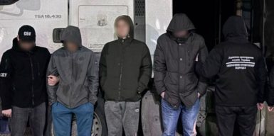 Замість вантажу – “пасажири”: на Закарпатті затримали водія фури за організацію незаконного перетину кордону