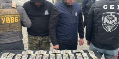 Прикордонник допомагав переправляти через кордон з Румунією чоловіків та сигарети