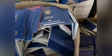 Посадовці Міграційної служби оформлювали закордонні паспорти “ухилянтам”, які перебувають за кордоном