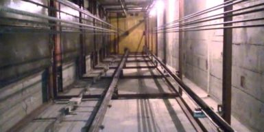Відключення світла: у Хмельницькому люди щонайменше втричі частіше почали застрягати у ліфтах