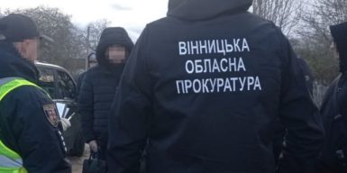 Адвокат з Вінниці вимагав $7000 хабаря у свого клієнта-військовослужбовця
