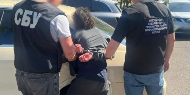 Іноземець та співробітник ТЦК вимагали гроші у чоловіка та погрожували вбивством