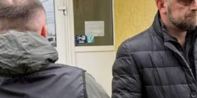 Мільйон за 135 гектарів: викрито голову Мурованської сільради та його спільника на хабарі