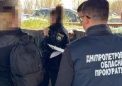 Патрульна поліцейська з Кривого Рогу вимагала хабар у військового, який перебував у СЗЧ: обіцяла фіктивне поновлення на службі
