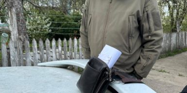 На Одещині керівник лісгоспу та його спільник змушували підлеглих до незаконних вирубок і вимагали щомісячну “данину”