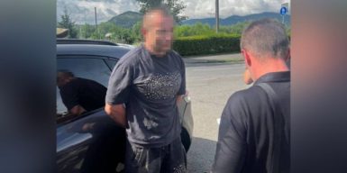Депутату Закарпатської облради кинули на подвір’я гранату: затримано організатора підриву