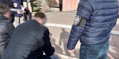 “Такса” за спокійний бізнес: на Київщині посадовця податкової затримали за хабар у 735 тисяч гривень