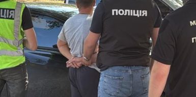 Посадовець держпідприємства вимагав хабар за оренду складу