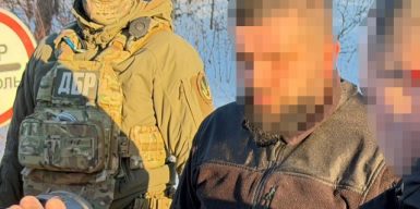 Заступник начальника митного поста брав по 100 доларів за кожен незаконно ввезений iPhone