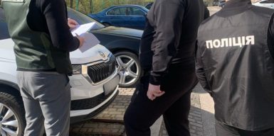 Нажився на дровах для військових: посадовець КЕВ підозрюється у розтраті майже 20 млн грн