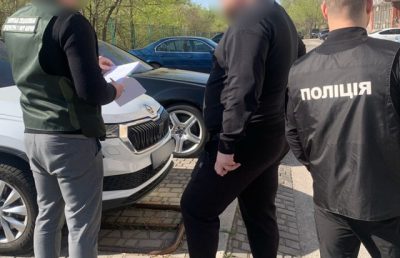 Нажився на дровах для військових: посадовець КЕВ підозрюється у розтраті майже 20 млн грн