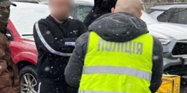 Посадовець Конституційного суду за гроші обіцяв “оновлення даних” в ТЦК з подальшим оформленням “броні” на оборонному підприємстві