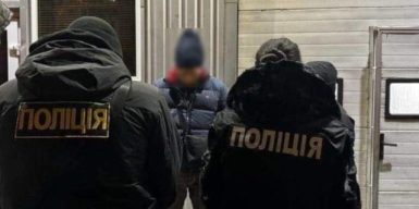 В Одесі держвиконавець із спільником за 35 000 доларів США обіцяли працевлаштування до прокуратури