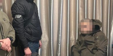 Посадовець Військової академії шантажував курсантів та вимагав у них гроші