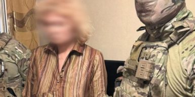 Наводила ракети та дрони на оборонні заводи й волонтерські центри Дніпра та області: СБУ затримала російську агентку