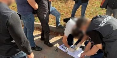 Посадовець Укртрансбезпеки за «лояльність» до перевізників вимагав оплачувати йому оренду елітної квартири