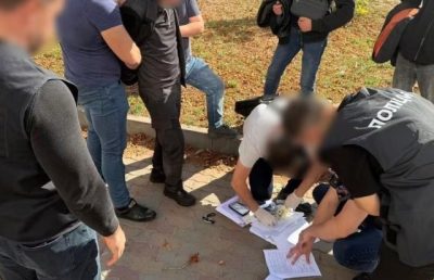 Посадовець Укртрансбезпеки за «лояльність» до перевізників вимагав оплачувати йому оренду елітної квартири