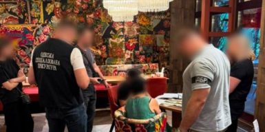 В Одесі затримали працівницю ТЦК, яка вимагала $11 тисяч за оформлення інвалідності та відстрочки