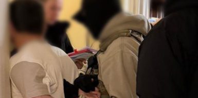 Посадовець Держмитслужби вимагав 25 тис доларів за місце в митниці з відстрочкою та вступ до вишу