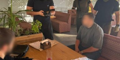 У столиці ділки за гроші пропонували фіктивне працевлаштування заради бронювання та відрядження за кордон