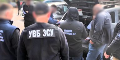 Вимагали хабар за фіктивні довідки для ВЛК та уникнення фронту: у Львові затримали лікарку військово-медичного центру та її спільника