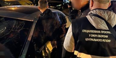 $36 000 за “списання” з обліку: у Києві затримали держслужбовця-посередника у схемі з ТЦК