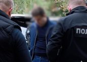 Шахрай видавав себе за посадовця НАБУ та обіцяв підприємцю “вирішення питань” за 480 тисяч доларів
