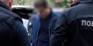 Шахрай видавав себе за посадовця НАБУ та обіцяв підприємцю “вирішення питань” за 480 тисяч доларів