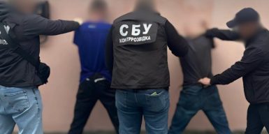 Кинули вибухівку з авто: двоє мешканців Львівщини підозрюються у вчиненні теракту на території ТЦК