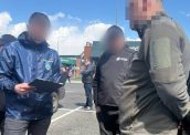 Начальник Бориспільського надлісництва ДП “Ліси України” за хабарі обіцяв фіктивне працевлаштування та бронювання від мобілізації