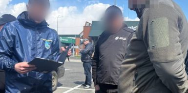 Начальник Бориспільського надлісництва ДП “Ліси України” за хабарі обіцяв фіктивне працевлаштування та бронювання від мобілізації
