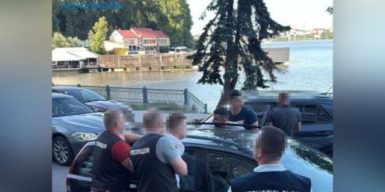 Колишній правоохоронець продавав “інвалідність” для виїзду за кордон